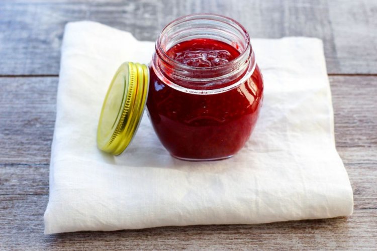 Himbeermarmelade mit Zimt und Rum