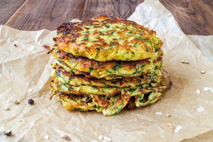 Zucchinipfannkuchen zum Frühstück