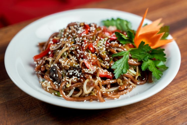 Lenten Asian Noodles with Vegetables
