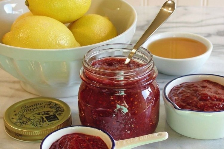 Himbeer-Fünf-Minuten-Marmelade mit Zitronen