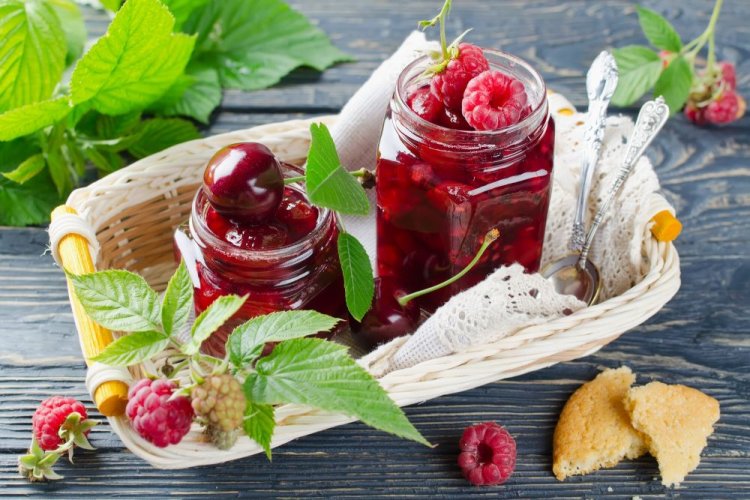 Himbeer- und Kirsch-Fünf-Minuten-Marmelade
