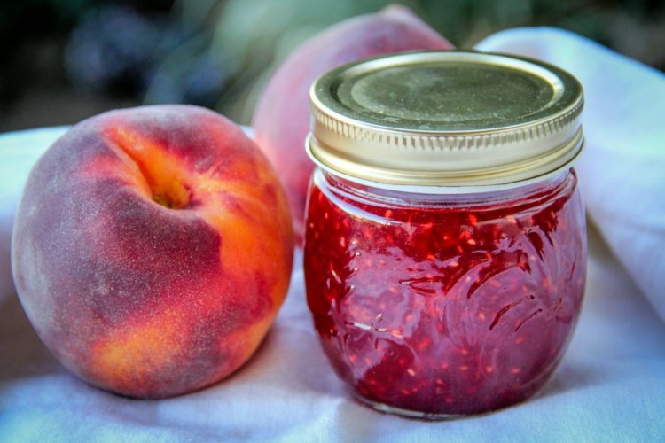 Himbeer- und Pfirsich-Fünf-Minuten-Marmelade