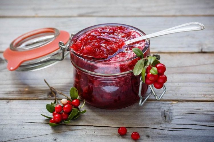 Himbeer- und Preiselbeer-Fünf-Minuten-Marmelade