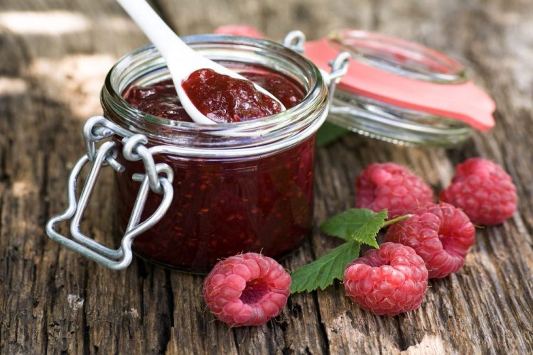 Dicke Himbeer-Fünf-Minuten-Marmelade mit Gelierzucker