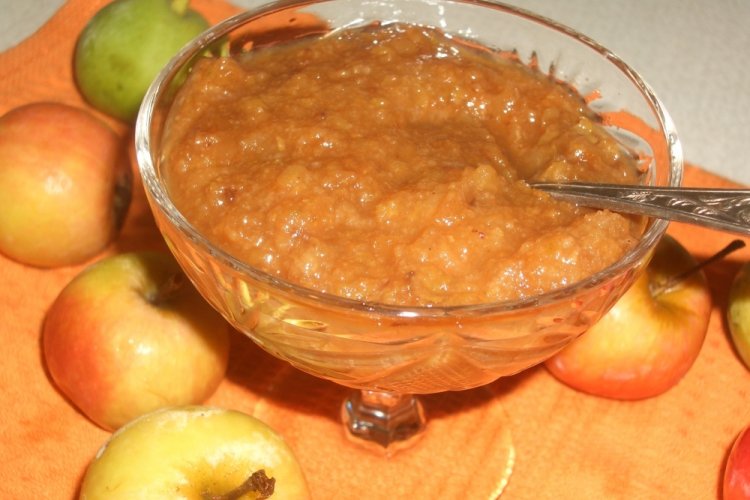 Ranetka-Marmelade durch den Fleischwolf
