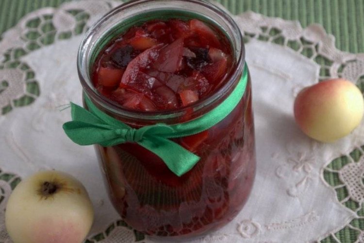 Ranetka-Marmelade und Pflaumen