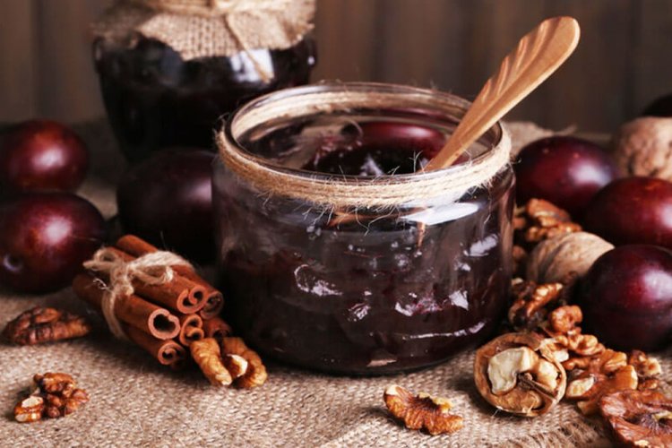 Mermelada de ciruela cereza con nueces y canela