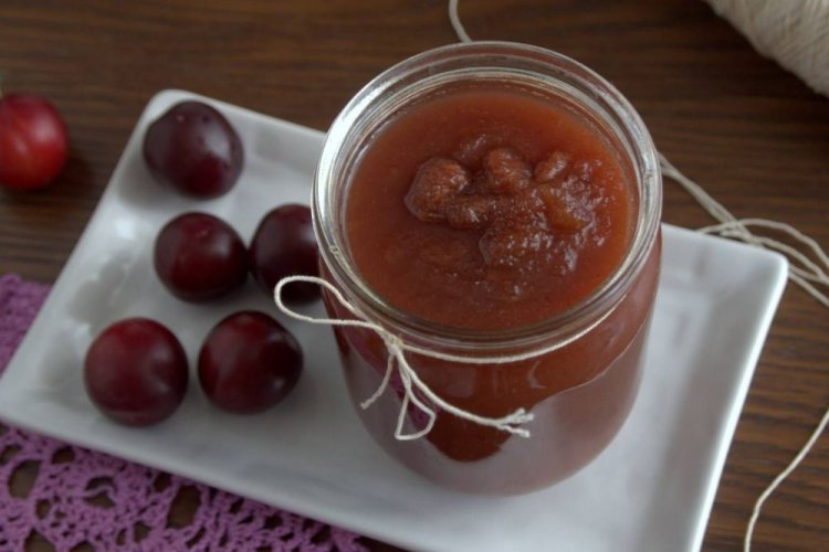 Mermelada de ciruela cereza de cinco minutos con cacao