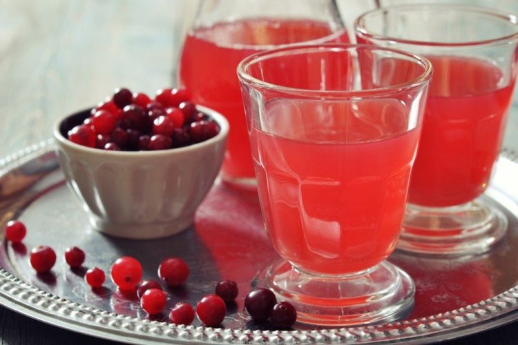 Licor de grosella roja con arándanos rojos y coñac