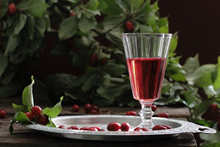 Licor de grosella roja con arándano rojo, jengibre y canela
