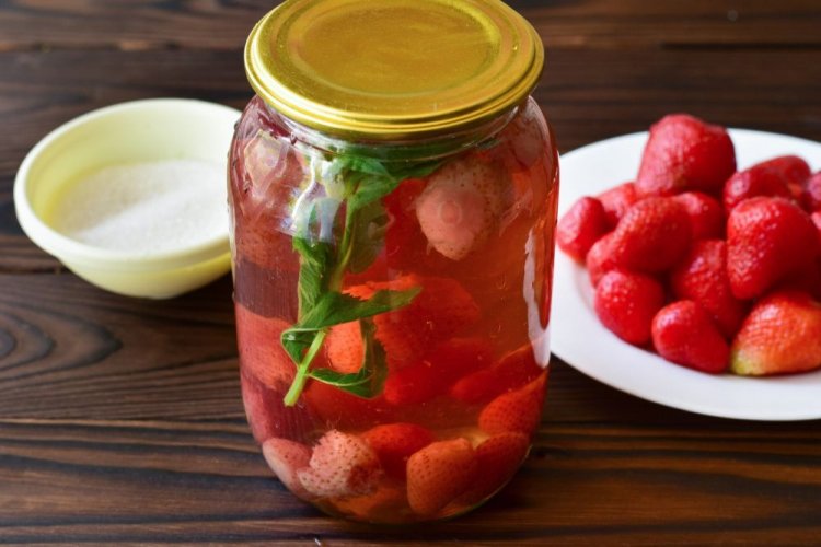 Strawberry Mojito Compote for Winter