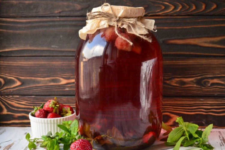 Strawberry and Mint Mojito Compote
