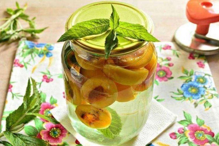 Apricot and Mint Mojito Compote with Lemon Juice