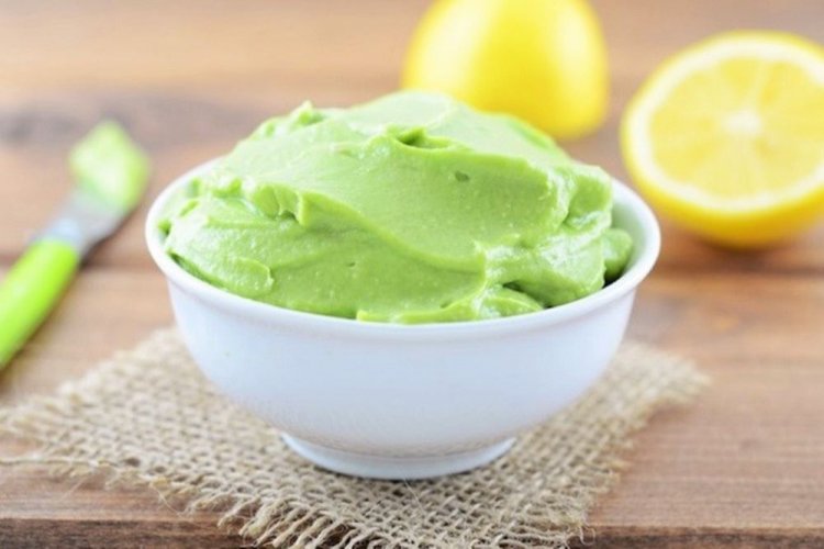 Avocado Vegan Mayonnaise with Lemon Juice