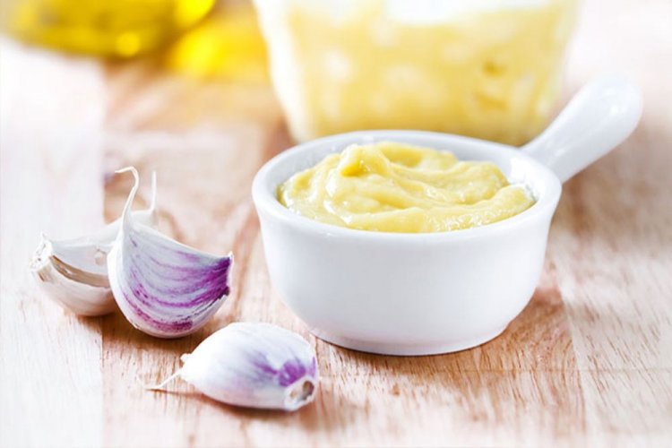 Vegan Mayonnaise from Cauliflower with Garlic