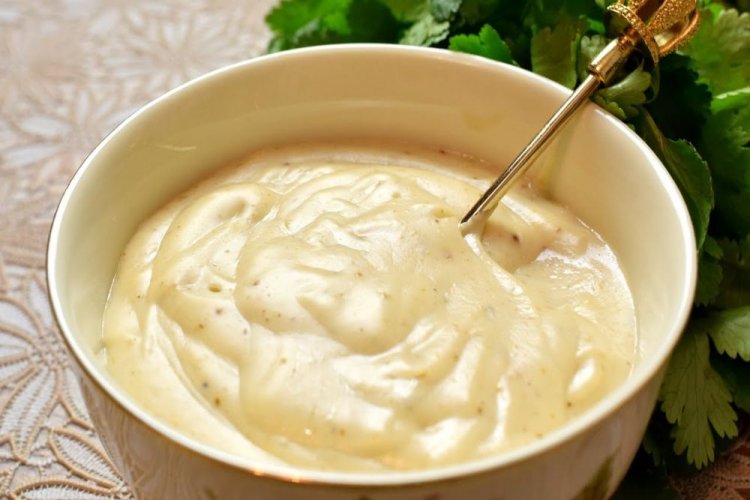 Aquafaba Vegan Mayonnaise with Garlic