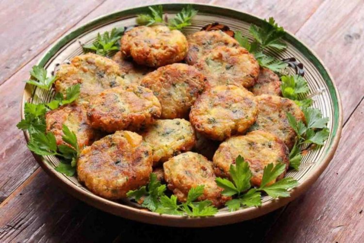 Fasten-Frikadellen aus Kartoffeln und Frühlingszwiebeln