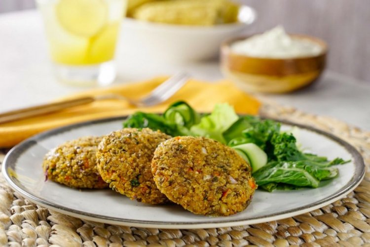 Frikadellen aus Quinoa, Karotten und Zwiebeln