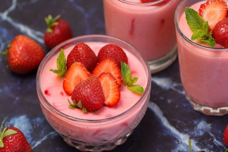 Pudín de leche con fresas