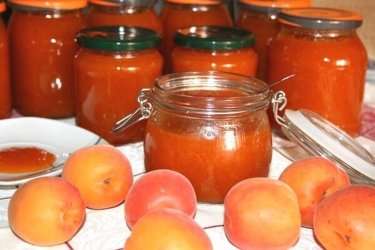Apricot Jam with Cinnamon and Lemon Zest