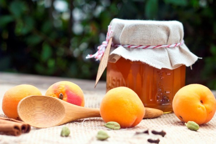 Spiced Apricot Jam with Spices