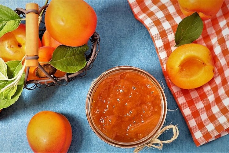 Apricot Jam with Brandy and Vanilla