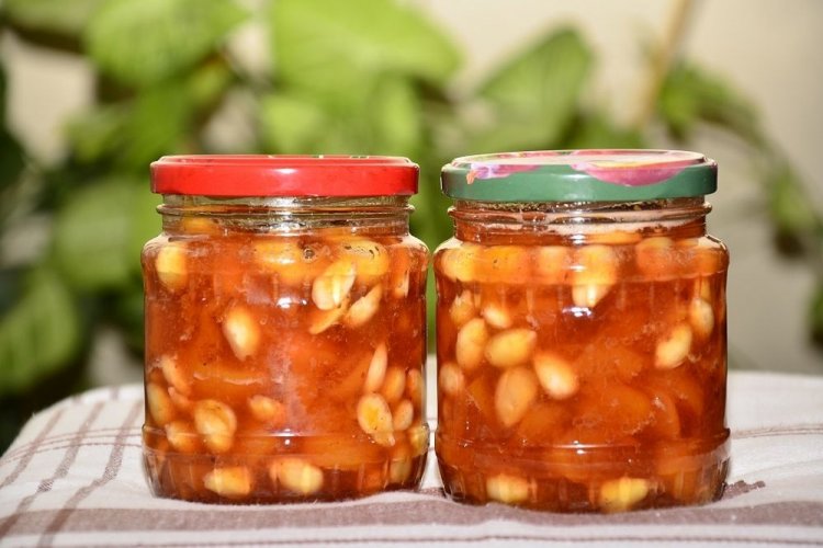 Apricot Jam with Kernels