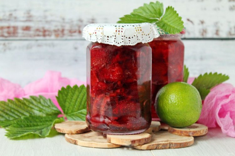 Erdbeer-Fünf-Minuten-Marmelade mit Limette