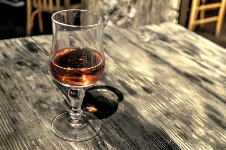 Verstärkter Aprikosenwein mit Cognac