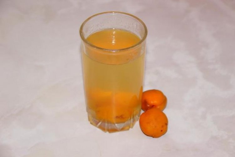 Aprikosenwein mit Trockenhefe