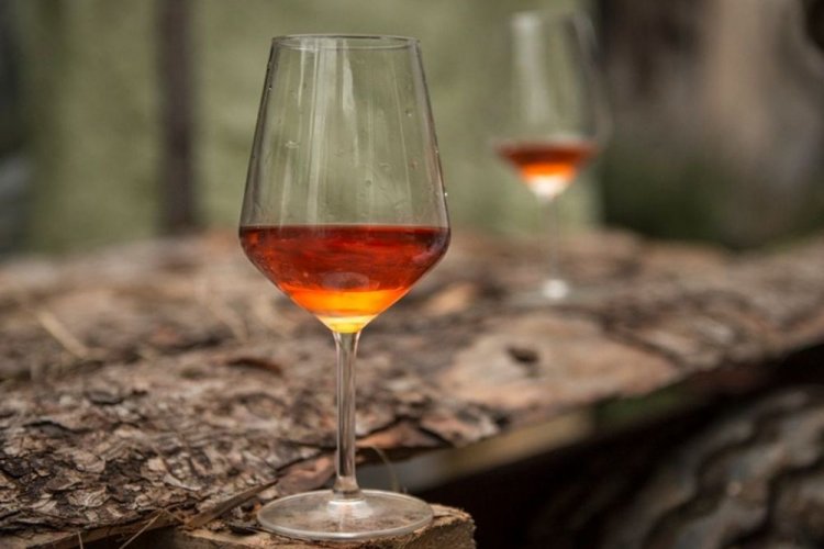 Wein aus Aprikosen und Orangen