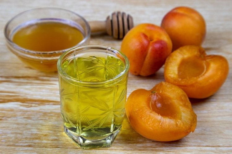 Honigwein aus Aprikosen