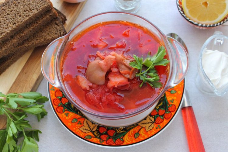 Borsch de Cuaresma con setas ostra