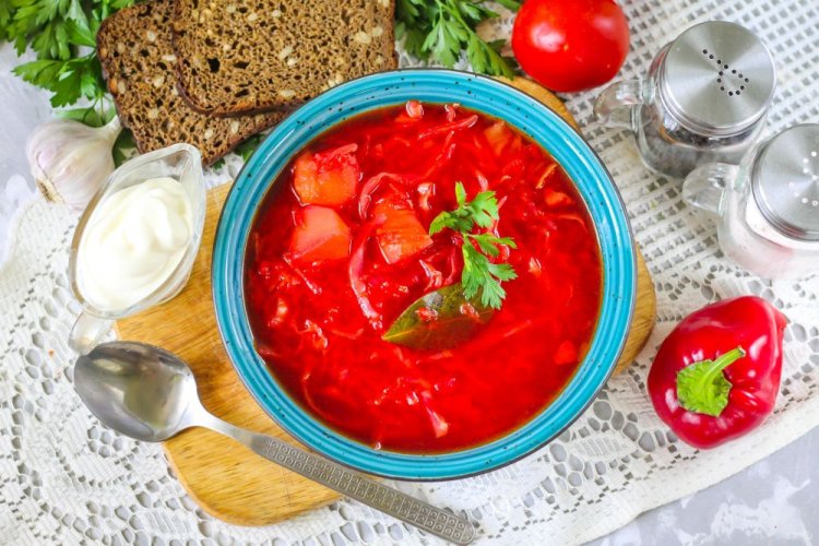 Borsch de Cuaresma con pimiento morrón y tomates