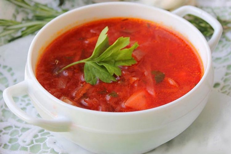 Borsch de Cuaresma con zumo de tomate