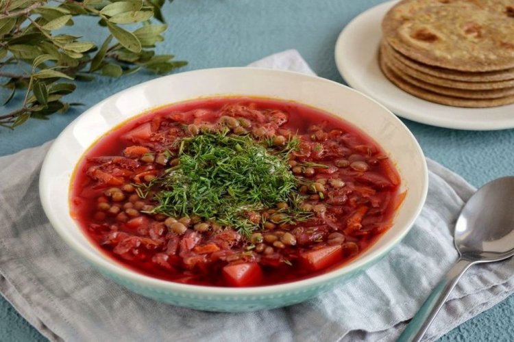 Borsch de Cuaresma con lentejas