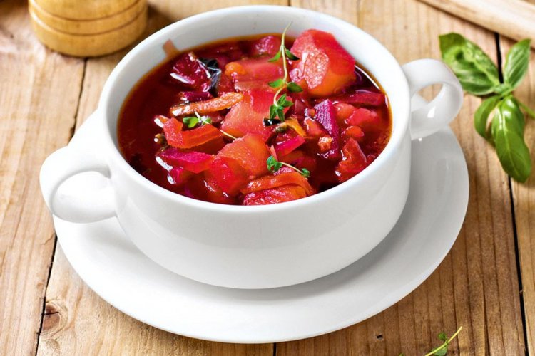 Borsch de Cuaresma con repollo fresco y chucrut