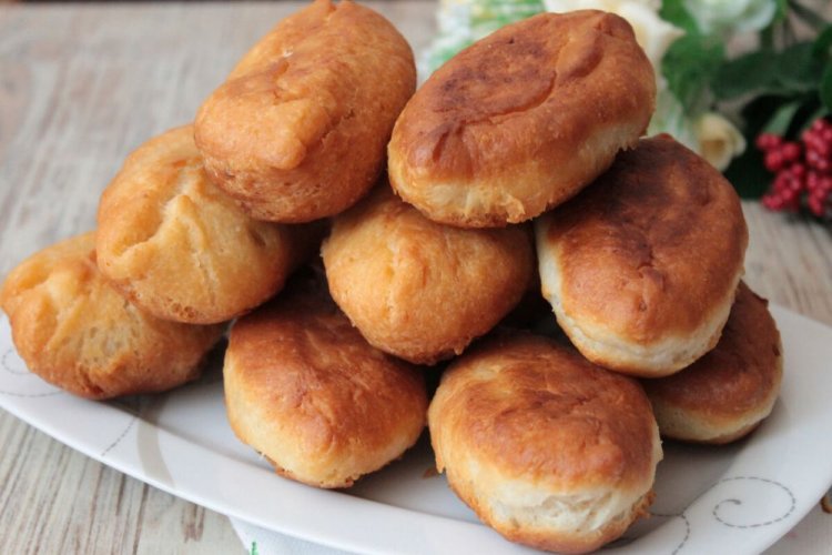 Pirozhki de Cuaresma con garbanzos en sartén