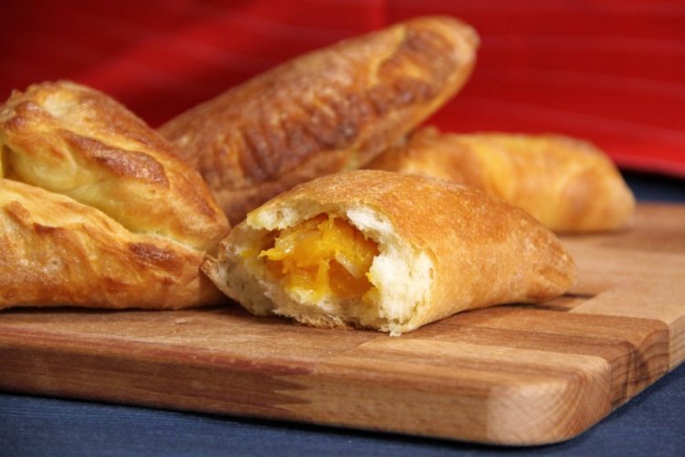 Pirozhki de Cuaresma con calabaza y manzanas