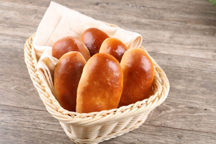 Pirozhki de levadura con espinacas