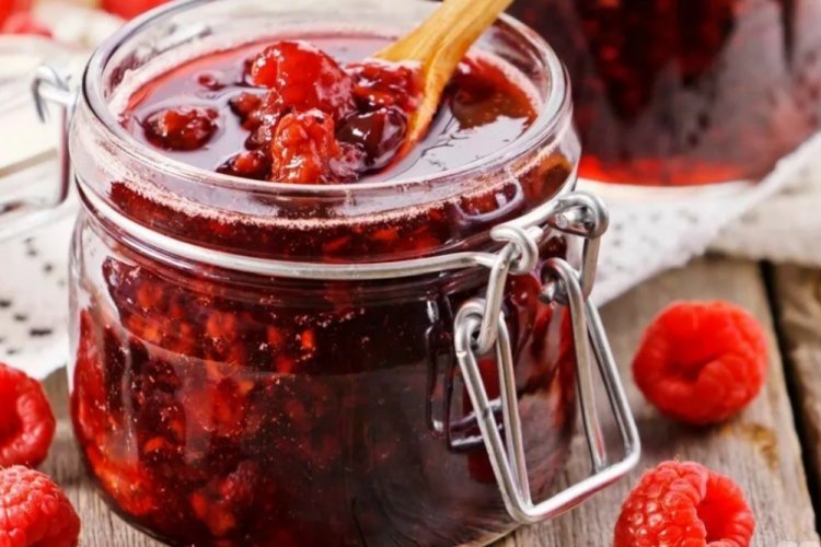 Mermelada de frambuesa con miel sin cocción
