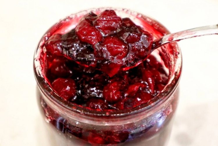 Cherry and Apple Jam with Gelatin