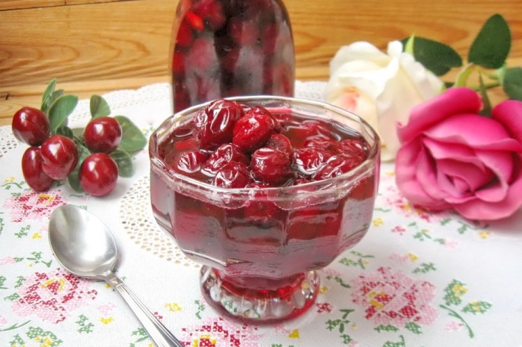 Cherry Jam with Pits and Gelatin