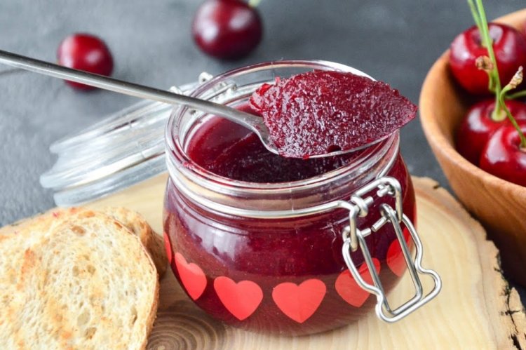 Cherry Jelly Jam with Gelatin