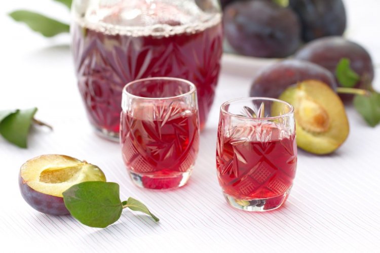 Vino de compota de ciruela