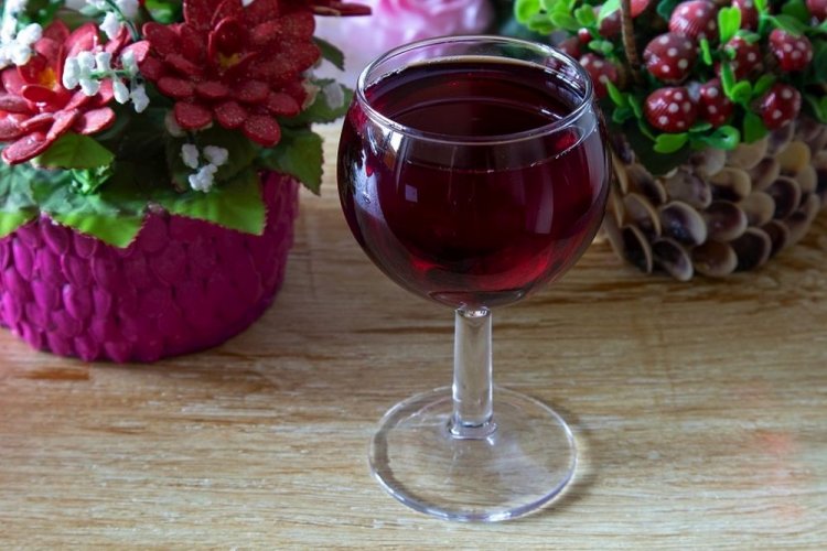 Vino de jugo de ciruela