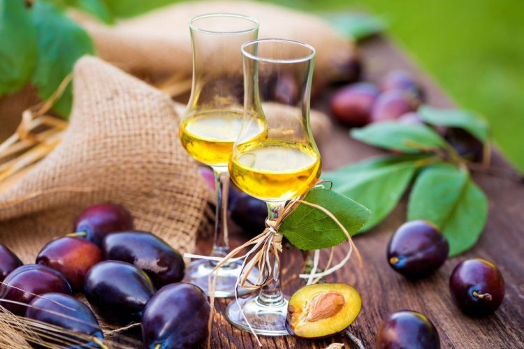 Vino de ciruela con miel