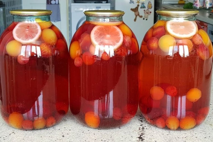 Refrescante compota de ciruela cereza y limones