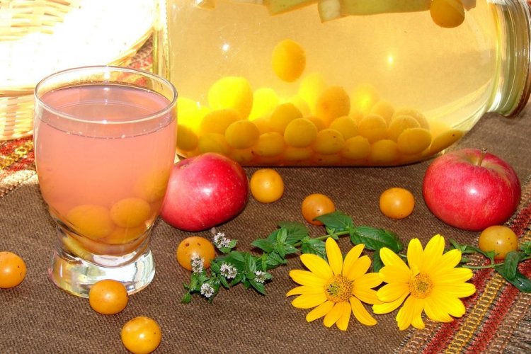 Compota de ciruela cereza y manzanas