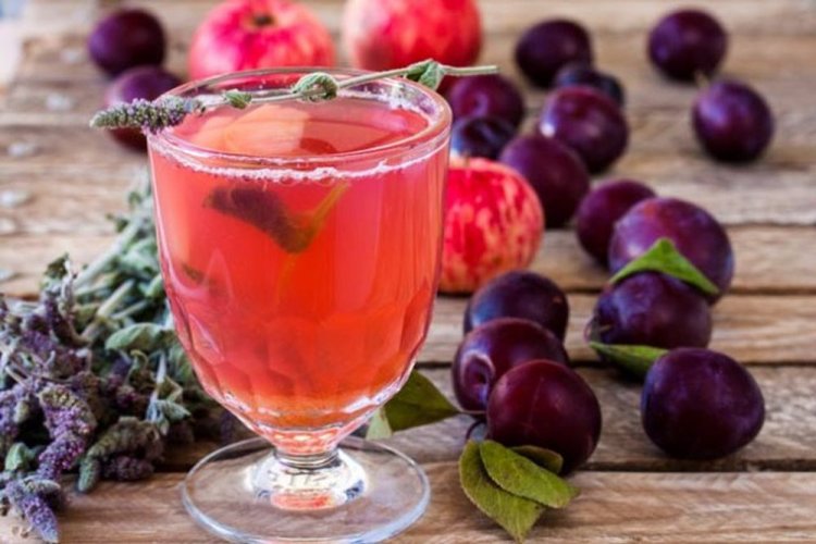 Compota de ciruela cereza y manzanas con menta